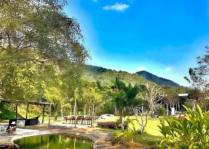 โรงแรม Porploen Hip At Suanphung 3*